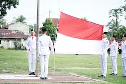 wabup_labuhanbatu_sampaikan_amanat_mensos_di_upacara_hari_pahlawan_2025