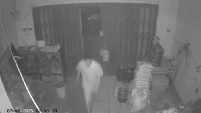 maling_gasak_160_tabung_gas_di_patumbak_aksi_pelaku_terekam_cctv
