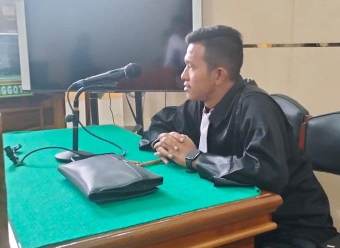 pengacara_medan_dukung_kai_pecat_firdaus_oibowo_karena_injak_meja_sidang