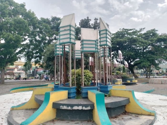 _maling_curi_lampu_taman_lapangan_merdeka_binjai_kini_gelap