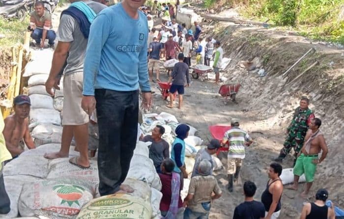 bpbd_simalungun_tanggapi_saluran_irigasi_yang_jebol_di_hutabayu_raja