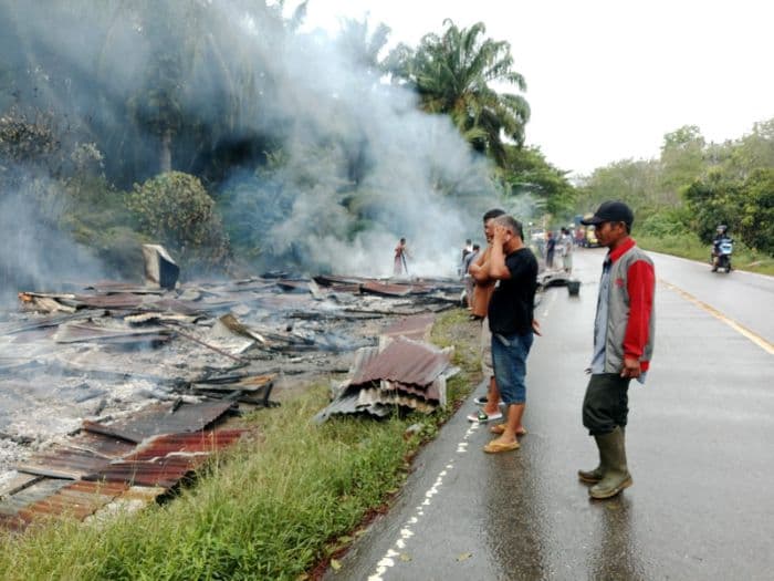 empat_rumah_dilahap_si_jago_merah_di_paluta
