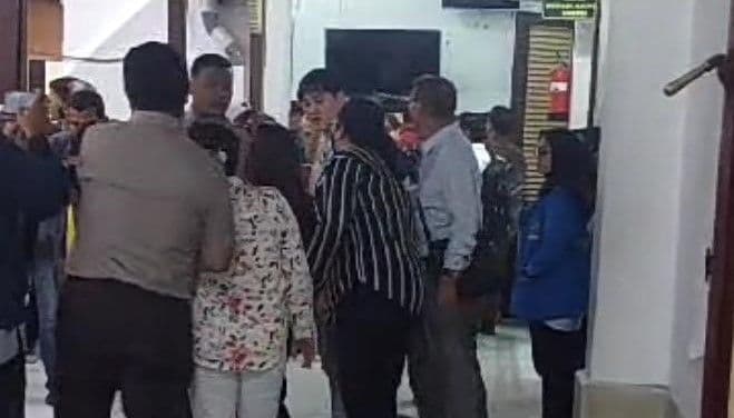 keluarga_terdakwa_penipuan_desiska_br_sihite_marahmarah_di_pn_medan