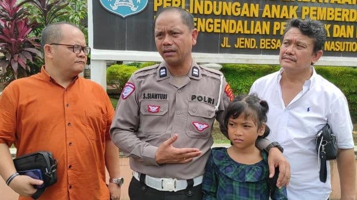 kisah_perjuangan_anggota_polda_sumut_adopsi_bocah_tunawisma_