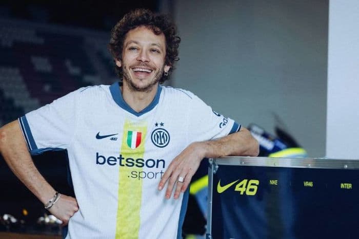 inter_milan_rilis_jersey_spesial_bertema_valentino_rossi