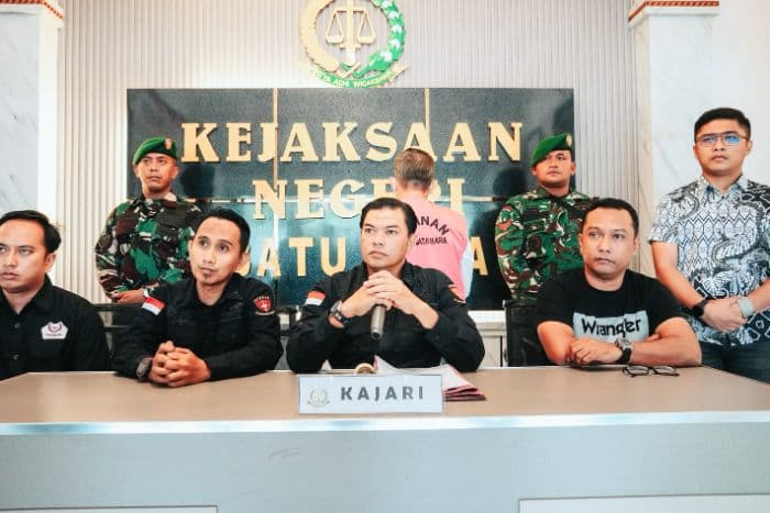 kejari_tahan_mantan_kadisdik_batu_bara_terkait_korupsi_rp18_m