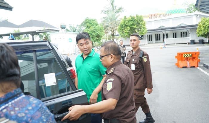 kejati_sumut_tangkap_dpo_kejari_bengkalis_terpidana_kasus_pencemaran_lingkungan