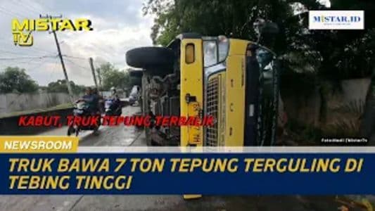 newsroom_truk_bawa_7_ton_tepung_terguling_di_tebing_tinggi