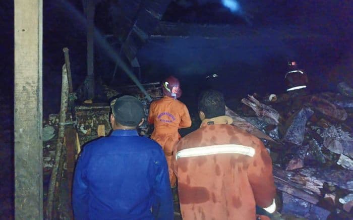 tungku_pembakaran_terlalu_panas_bangunan_pabrik_tahu_di_binjai_terbakar