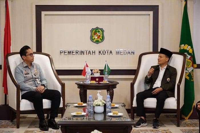 wali_kota_medan_ajak_dmi_jadikan_masjid_pusat_kegiatan_keagamaan_dan_sosial