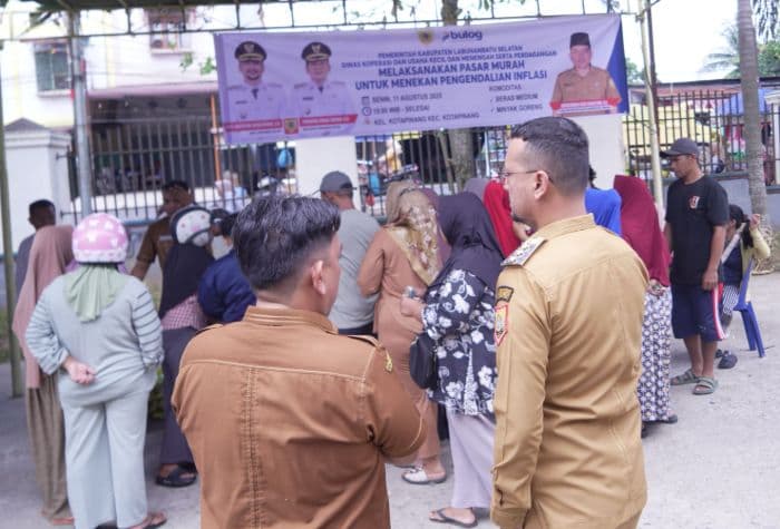 gelar_pasar_murah_di_labusel_bupati_fery_sahputra_pastikan_harga_pangan_terjangkau