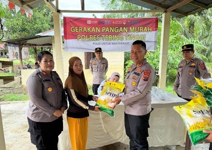 gerakan_pangan_murah_polres_tebing_tinggi_jual_satu_ton_beras_harga_terjangkau