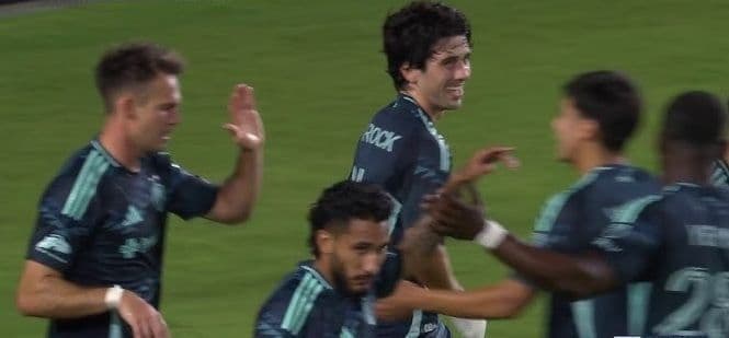 la_galaxy_bungkam_seattle_sounders_40_musovski_bersinar_di_mls_2025