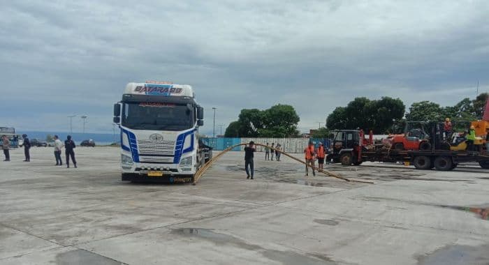 logistik_tahap_pertama_untuk_event_aquabike_dan_f1h2o_tiba_di_toba