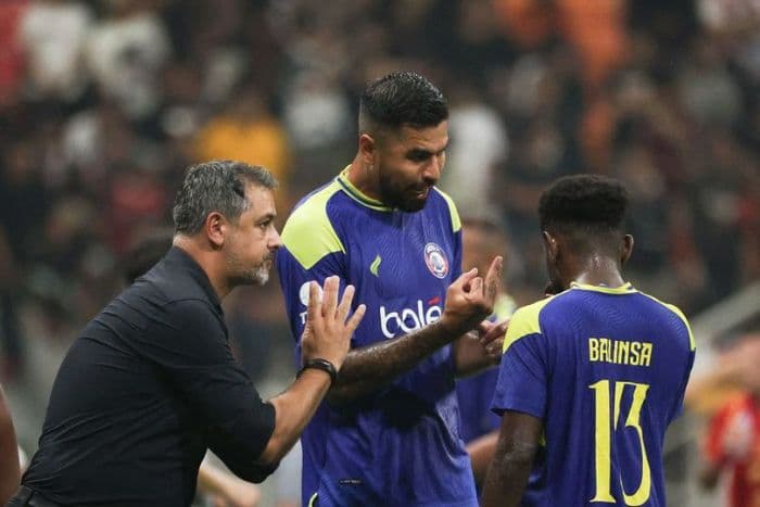 prediksi_arema_fc_vs_psbs_biak_head_to_head_susunan_pemain_dan_skor_super_league_2025