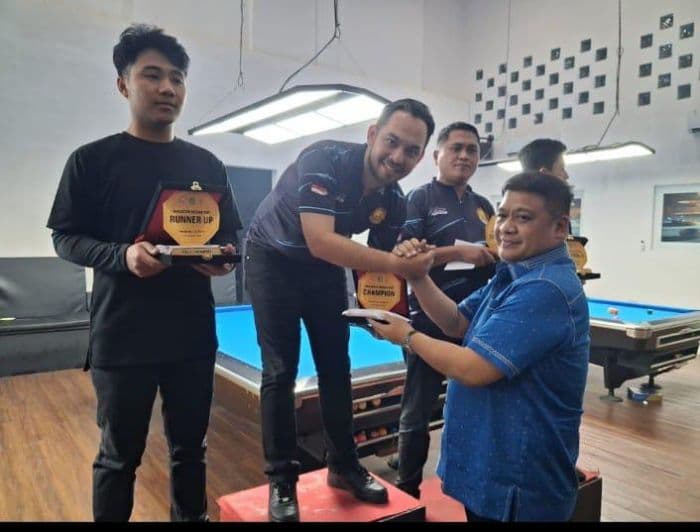 reggy_siahaan_juara_di_turnamen_biliar_piala_wali_kota