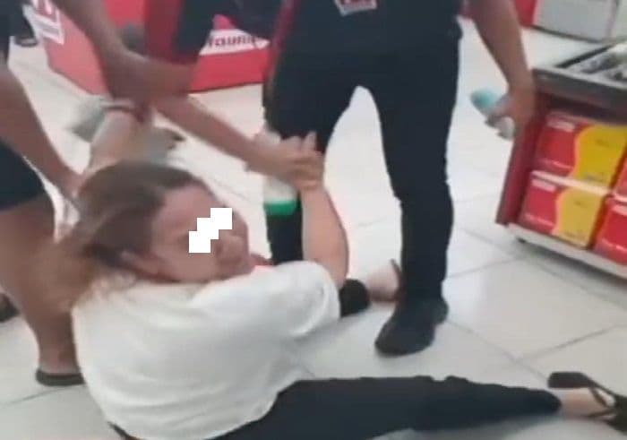 viral_wanita_bermobil_crv_tertangkap_mengutil_di_minimarket_medan_dan_dibawa_ke_polsek