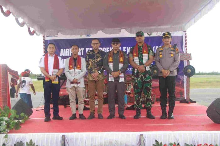 bupati_taput_ikuti_simulasi_darurat_penerbangan_di_bandara_silangit
