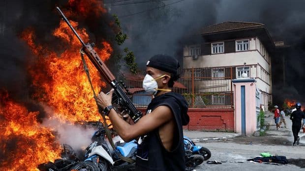 kerusuhan_nepal_25_tewas_menlu_dipukuli_dan_menkeu_dikejar_massa