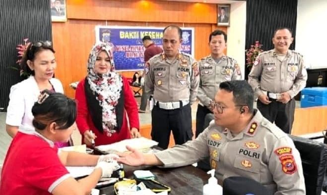 peringati_hut_lalu_lintas_ke70_satlantas_polres_sibolga_kumpulkan_20_kantong_darah