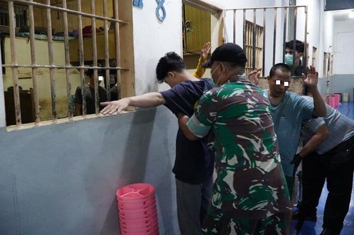 rutan_kelas_i_medan_razia_malam_bareng_tnipolri_ini_temuan_mengejutkannya