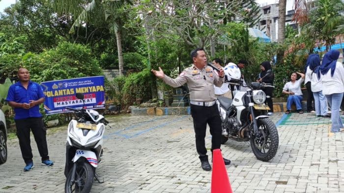 sat_lantas_polres_labuhanbatu_ajak_karyawan_terapkan_tertib_berlalu_lintas