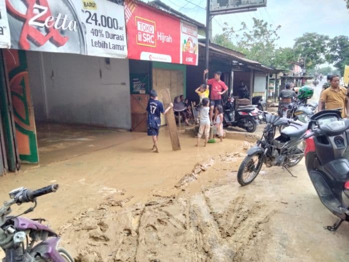 77_kk_di_langkat_terdampak_banjir_lumpur_akibat_proyek_pabrik_sawit