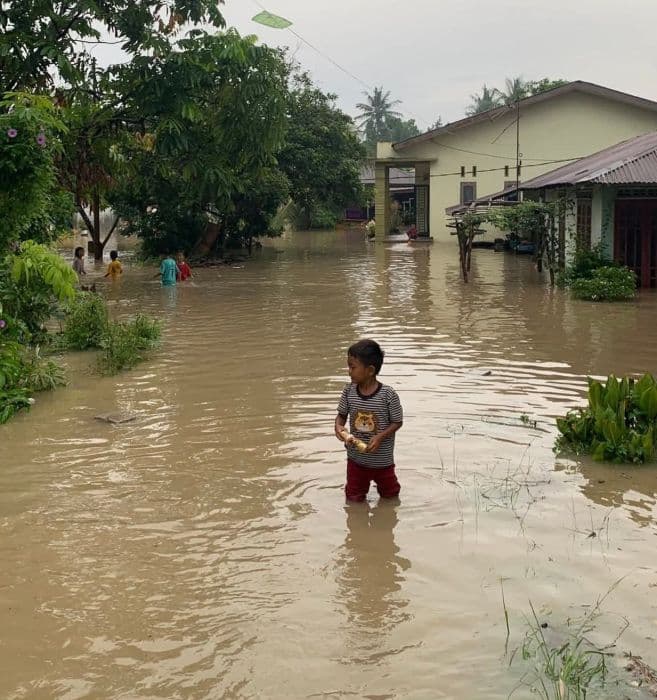 banjir_rendam_50_kk_di_kawasan_pinggir_sungai_dendang_stabat_