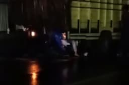 hendak_belanja_ke_pasar_seorang_wanita_tabrak_truk_parkir