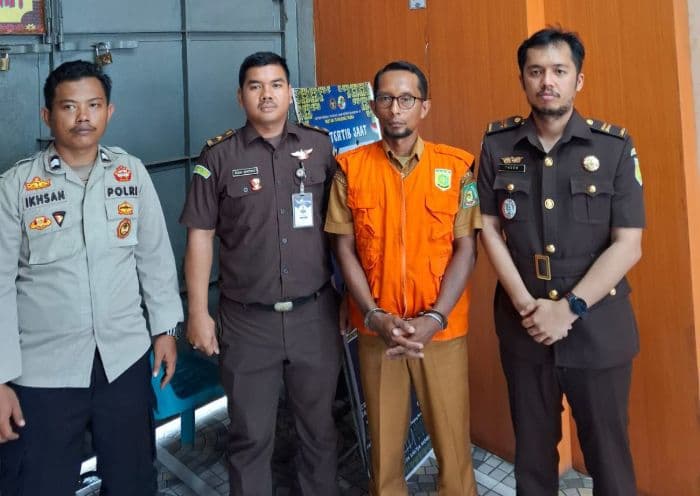 kejari_langkat_eksekusi_kades_sei_tualang_terpidana_kasus_lahan_ilegal