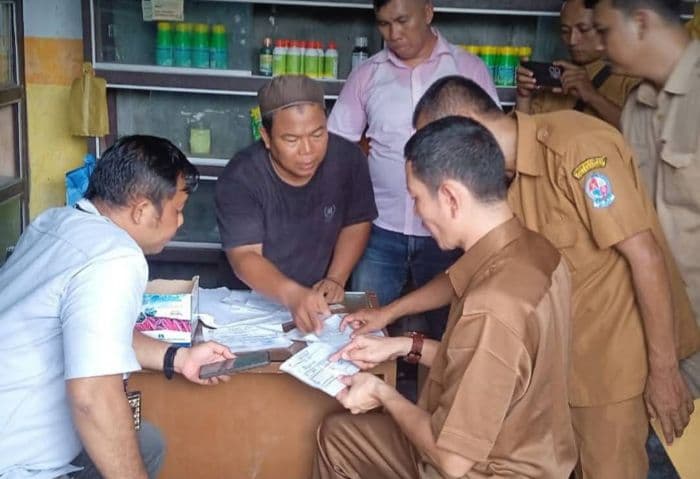 kp3_deli_serdang_awasi_distribusi_pupuk_dan_pestisida_di_pagar_merbau