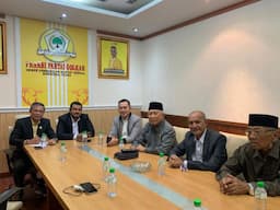 penganugerahan_gelar_pahlawan_soeharto_fraksi_golkar_dprd_sumut_kenang_sosok_presiden_kedua_ri