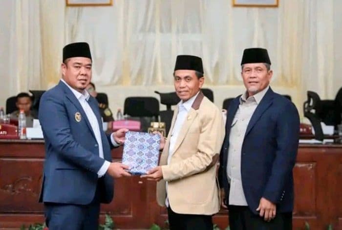 wabup_syafrizal_serahkan_rancangan_kuappas_2026_ekonomi_batu_bara_diproyeksi_tumbuh_45_persen