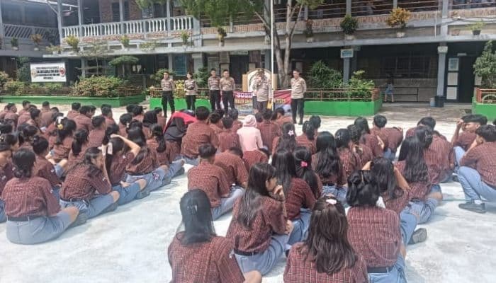 penerimaan_polri_dibuka_polres_tebing_tinggi_minta_pelajar_sma_katolik_cinta_kasih_siapkan_fisik