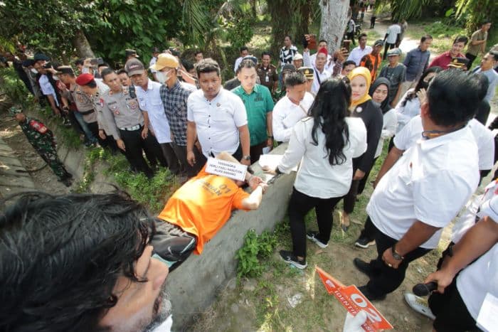 rekontruksi_pembunuhan_siswi_smp_yang_dimasukkan_ke_karung_dijaga_brimob