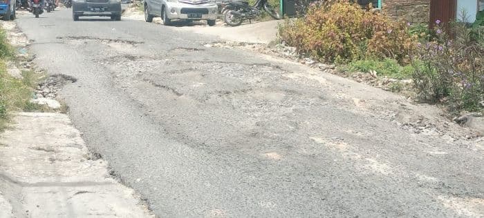 dprd_simalungun_minta_aquafarm_perbaiki_jalan_rusak_di_parapat_sebelum_lebaran