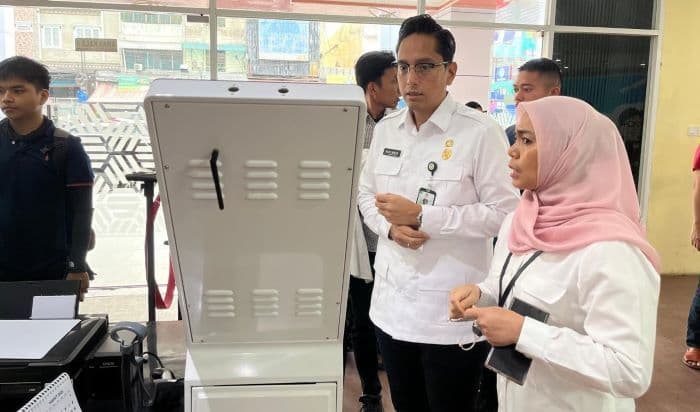 pastikan_pelayanan_berjalan_lancar_rico_waas_datangi_mpp_jalan_iskandar_muda_