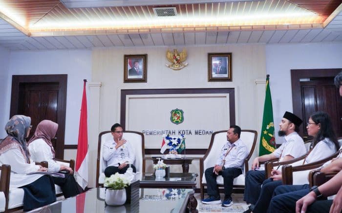 rico_waas_izinkan_bbmkg_informasikan_cuaca_melalui_videotron_pemko_medan_