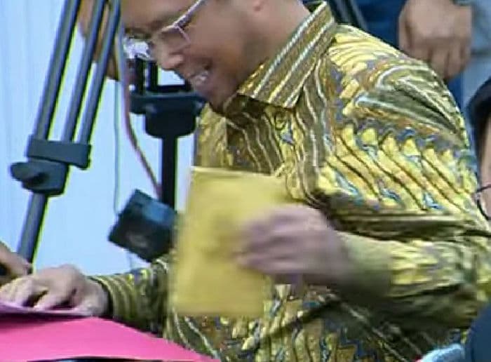 viral_dpr_terima_amplop_saat_rapat_dengan_pertamina_andre_membela