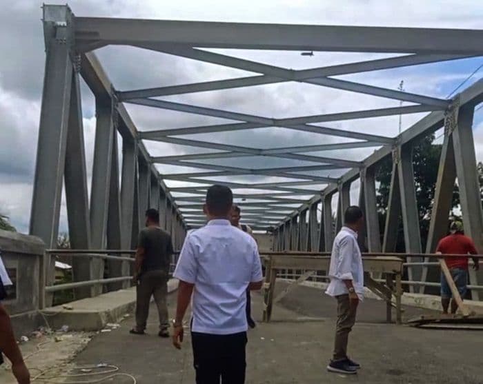 warga_bongkar_portal_jembatan_di_langkat_netizen_capek_bayar_rp2000