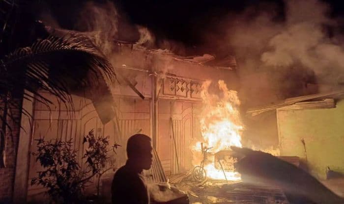 garagara_raket_nyamuk_dua_ruko_dan_satu_kios_pulsa_di_binjai_terbakar