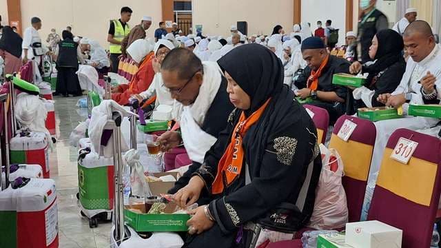 kepulangan_kloter_1_jemaah_haji_sumut_tahun_2025_sesuai_jadwal