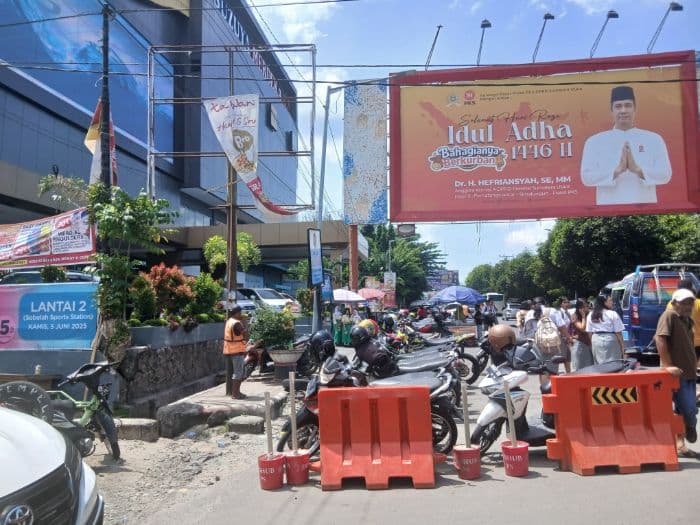 parkir_liar_depan_suzuya_mall_siantar_marak_dprd_minta_dishub_menindak