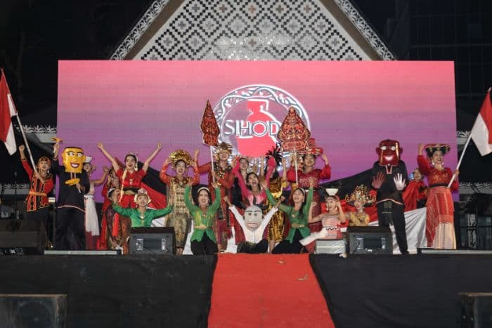 tiga_seniman_lokal_dari_siantar_simalungun_dan_medan_meriahkan_scs_2025
