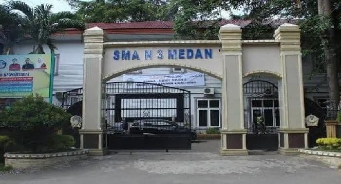 dprd_desak_kadisdik_sumut_tindak_plt_kepsek_sman_3_medan