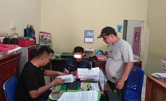 pengacara_gadungan_ditangkap_polres_tapteng_usai_diduga_cabuli_adik_angkat