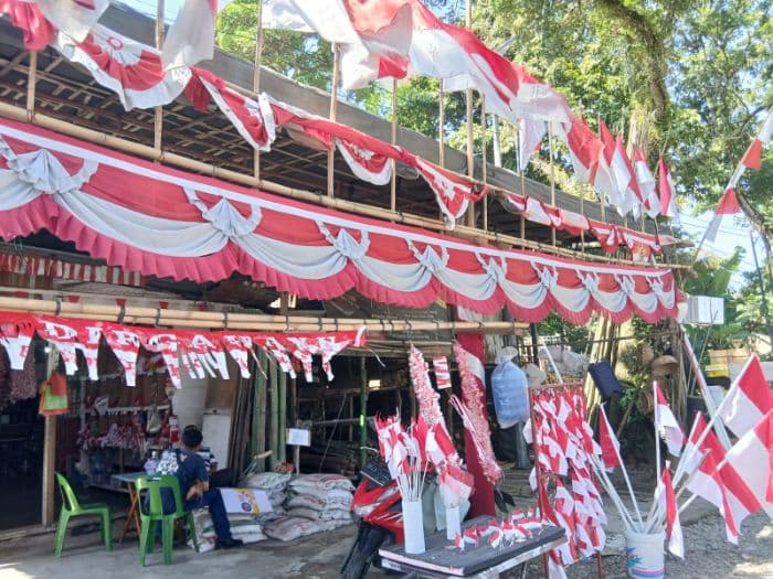 jelang_hut_ri_permintaan_bendera_merah_putih_di_siantar_meningkat