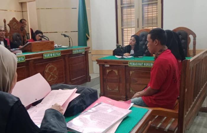 abang_beradik_di_medan_yang_buang_mayat_bayi_lewat_ojol_disidang