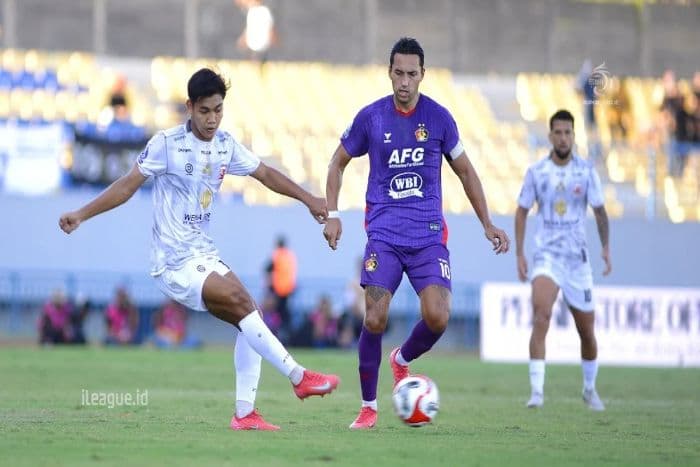 hasil_babak_pertama_persik_kediri_vs_malut_united_gol_cepat_jose_enrique_dan_imanol_garcia_bawa_skor_20