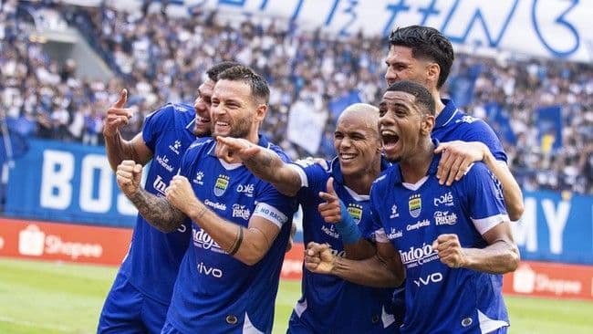 persib_bandung_vs_persebaya_hari_ini_uillian_barros_cetak_gol_skor_10_masih_bertahan_di_babak_kedua